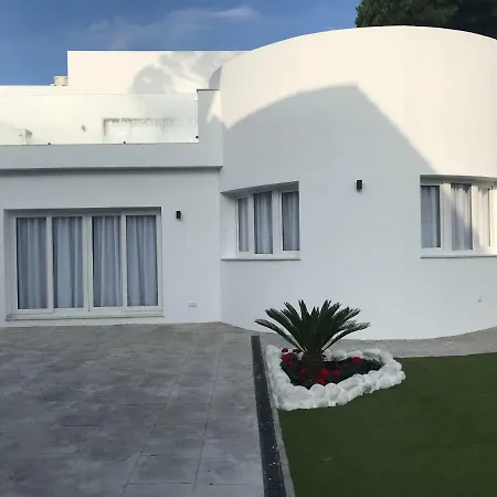 Pinomar Villa *